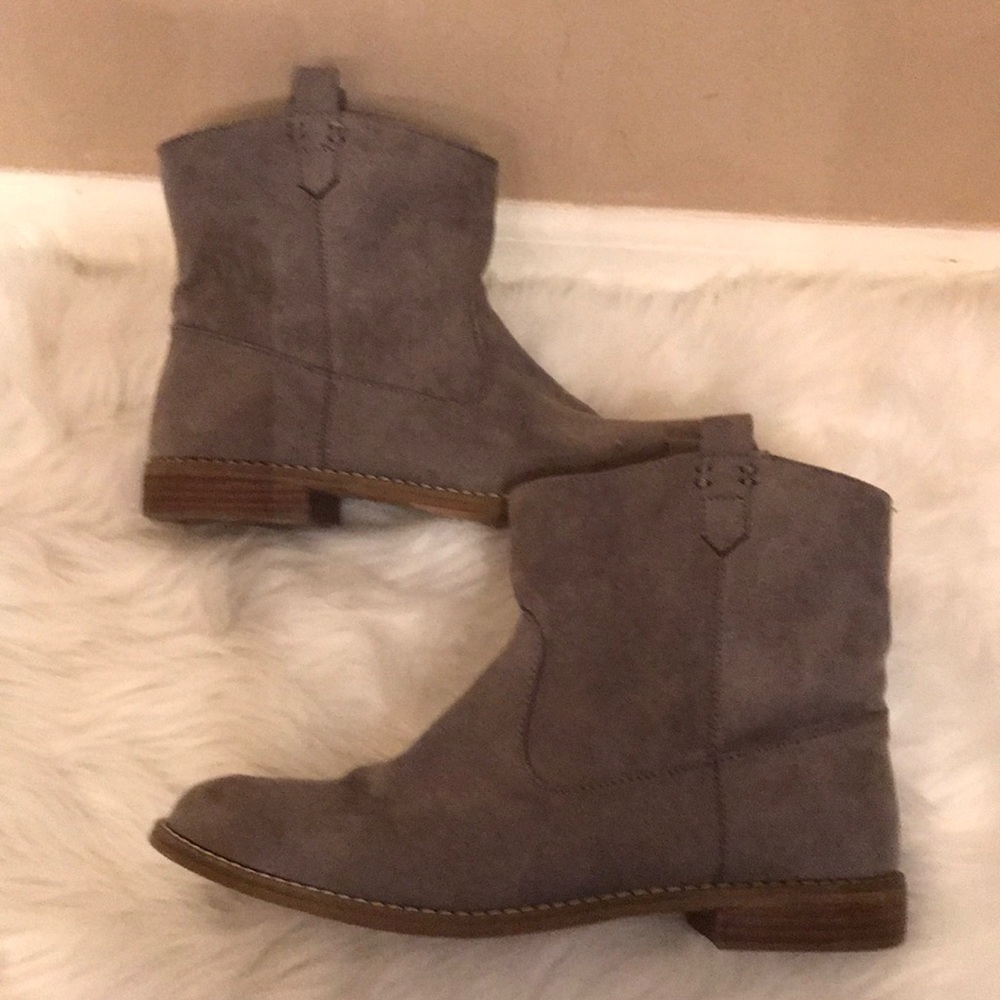 “I Have A Little Boot-tay” light gray booties - Picture 8 of 8
